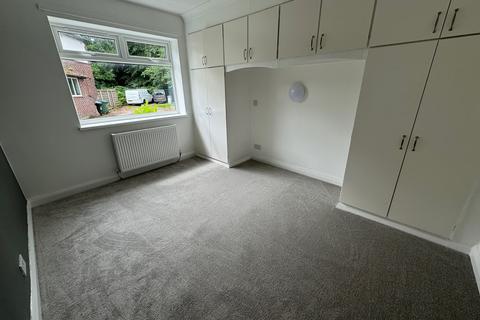 2 bedroom maisonette to rent, Chiltern Gardens, Sale M33