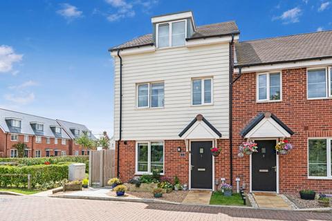 1 Allmand Drive, Folkestone, CT20 3FJ