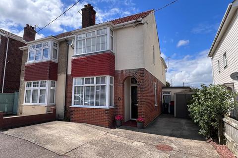 4 bedroom semi-detached house for sale, Woodberry Way, WALTON ON THE NAZE, CO14