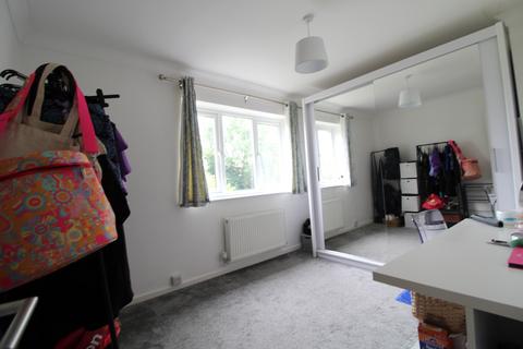 2 bedroom semi-detached house to rent, School Close Albert Village, DE11