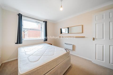 2 bedroom apartment to rent, Massingberd Way London SW17