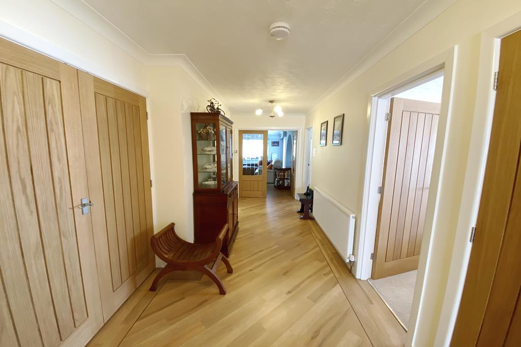 3 Bedroom 2nd Floor Flat with Balcony and Garage