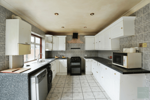 3 bedroom terraced house for sale, Betchworth Road, SEVEN KINGS, IG3