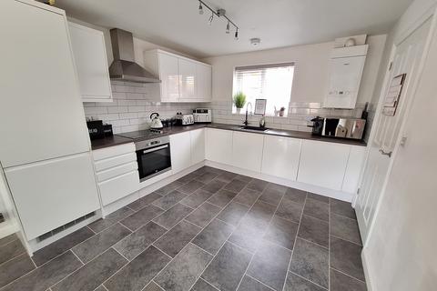 3 bedroom detached house for sale, Silverbirch Close, Hartshill, Nuneaton. CV10 0XW