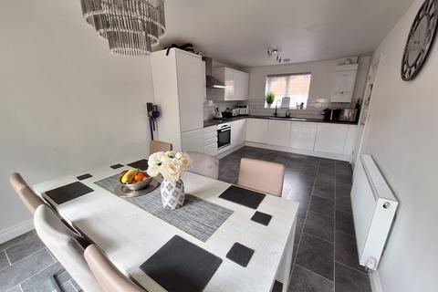 3 bedroom detached house for sale, Silverbirch Close, Hartshill, Nuneaton. CV10 0XW