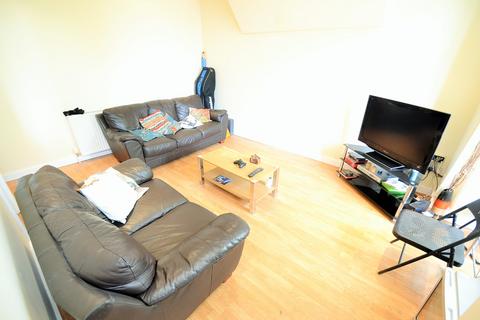 1 bedroom in a house share to rent, Knowle Road, Burley, Leeds, LS4