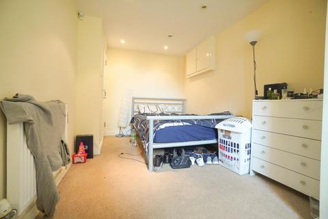 1 bedroom in a house share to rent, Knowle Road, Burley, Leeds, LS4