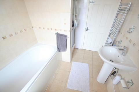 1 bedroom in a house share to rent, Knowle Road, Burley, Leeds, LS4