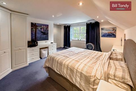 5 Pembury Close, Sutton Coldfield, B74 2FH