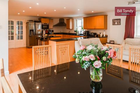 5 Pembury Close, Sutton Coldfield, B74 2FH