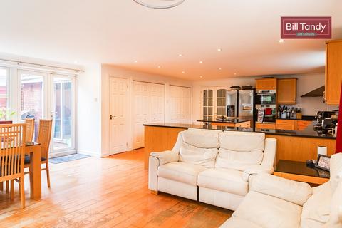 5 Pembury Close, Sutton Coldfield, B74 2FH