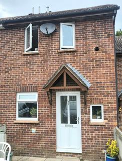 2 bedroom terraced house to rent, Titchfield Close, Tadley, RG26