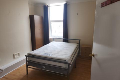 Studio to rent, High Street Wanstead London E11 2AA