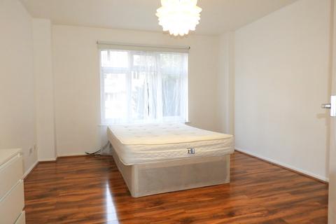 4 bedroom terraced house to rent, Mandela Street, London, SW9