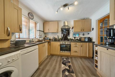 3 bedroom terraced house for sale, Neuvic Way, Whitchurch, RG28 7JT