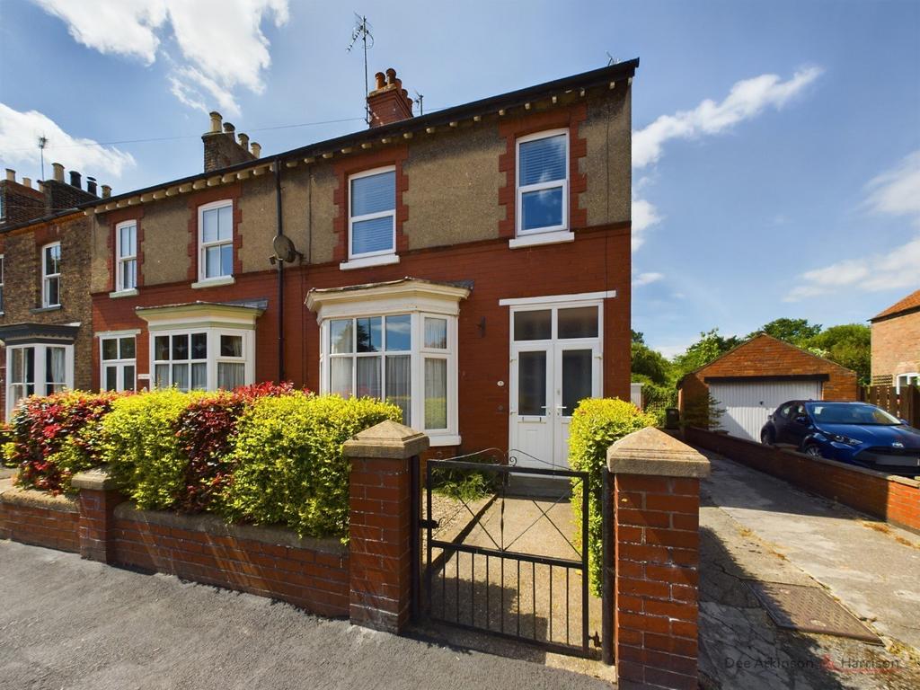 4 Bedroom End Terrace House   For Sale