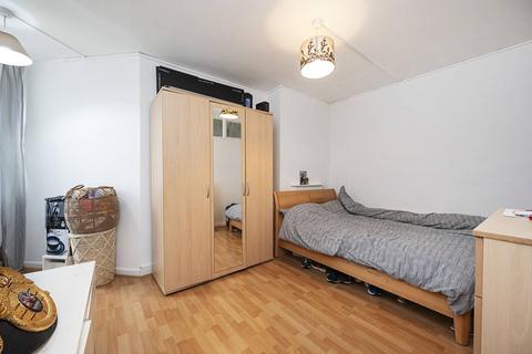 3 bedroom flat for sale, Chicksand Street, Brick Lane, London, E1