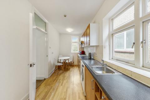 1 bedroom in a house share to rent, Highview Road, London W13