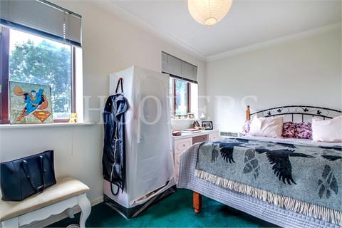 2 bedroom flat to rent, Dog Lane, London, NW10