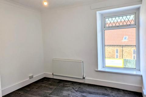 2 bedroom flat to rent, Luton Terrace, Furnace