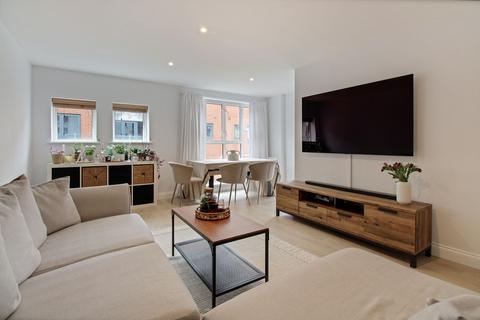 2 bedroom apartment for sale, Lower Canal Walk, City Court, SO14
