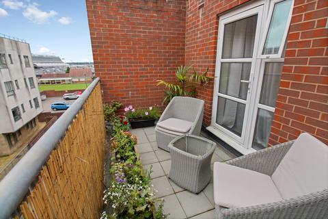 2 bedroom apartment for sale, Lower Canal Walk, City Court, SO14