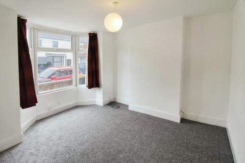 3 bedroom terraced house to rent, Coventry Road, Bedford