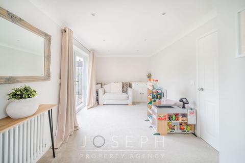 16 Snowcroft, Capel St Mary, Ipswich, IP9 2UT