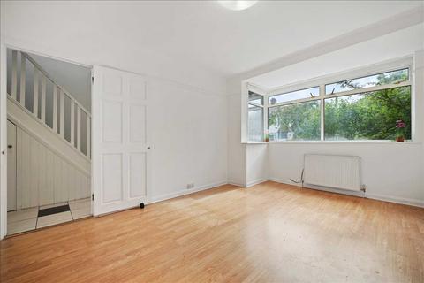 3 bedroom semi-detached house to rent, Barnsbury Close, New Malden