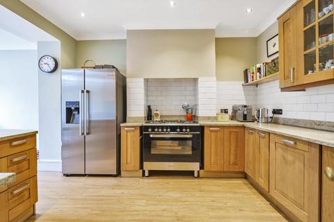 45 Moring Road, London, SW17 8DN