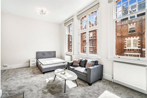 Studio to rent, Egerton Gardens, London, SW3