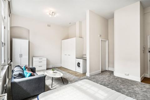 Studio to rent, Egerton Gardens, London, SW3