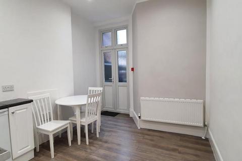 1 bedroom ground floor flat to rent, Lascotts Road, Palmers Green