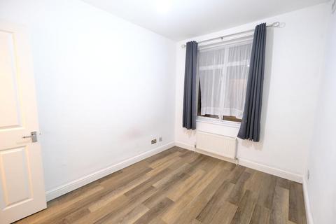 1 bedroom flat to rent, Station Road, Chingford