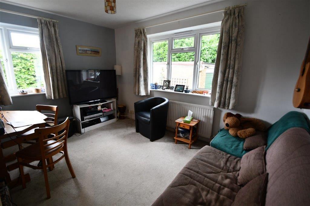 Godalming GU7 2 bed apartment to rent £1,150 pcm (£265 pw)