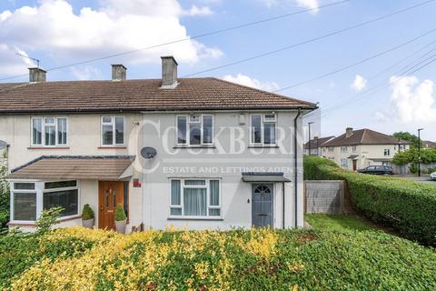 3 bedroom terraced house to rent, Bromhedge, Mottingham, SE9