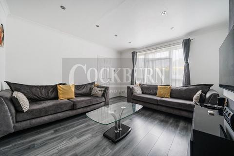 3 bedroom terraced house to rent, Bromhedge, Mottingham, SE9