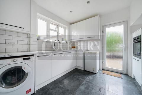 3 bedroom terraced house to rent, Bromhedge, Mottingham, SE9