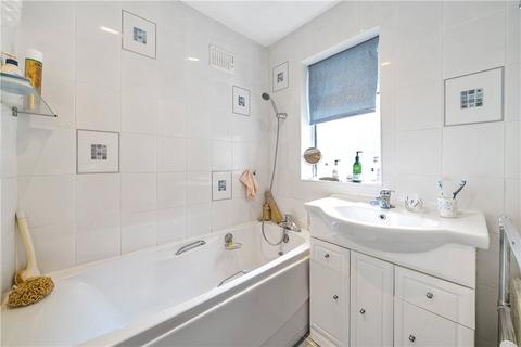 83d Foxgrove Road, Beckenham, BR3 5DA