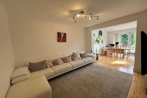 5 bedroom semi-detached house to rent, St. Margarets Road, Edgware, HA8