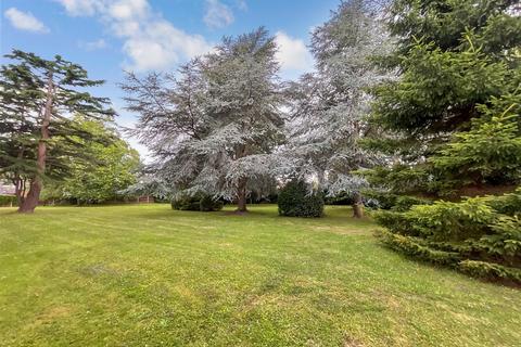 Oak Tree Way, Horsham, West Sussex