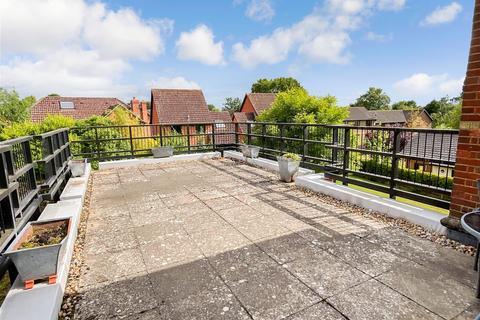 2 bedroom apartment for sale, Oak Tree Way, Horsham, West Sussex