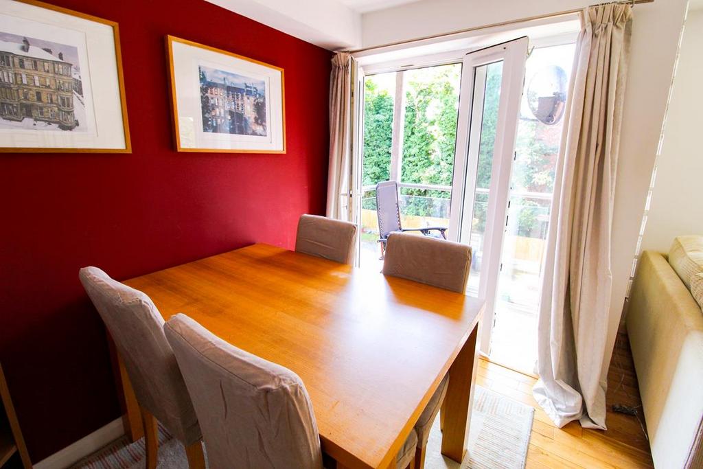 Dining area (2)