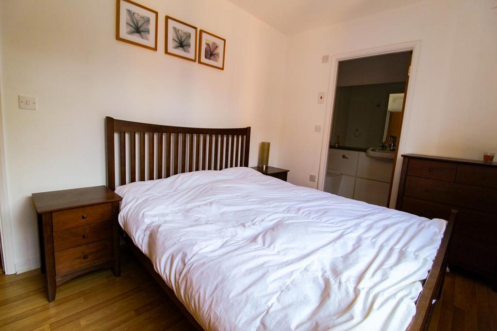 Bedroom 2 (2)