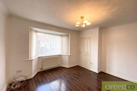 2 bedroom semi-detached house to rent, Buckingham Road, Salford M27