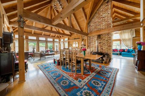 5 bedroom detached house to rent, Englefield Green Surrey