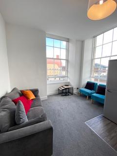 3 bedroom flat to rent, South Bridge, Edinburgh EH1