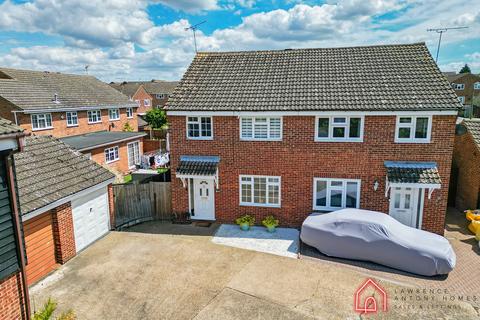 9 Bardfield Way, Rayleigh, SS6 9EP
