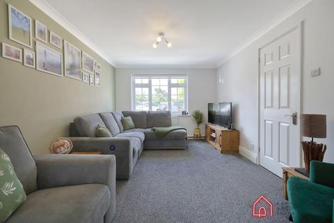 9 Bardfield Way, Rayleigh, SS6 9EP