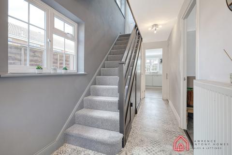 9 Bardfield Way, Rayleigh, SS6 9EP